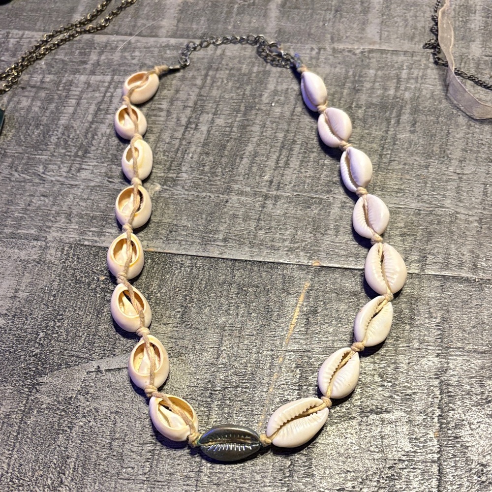 Elegant Shell Necklace